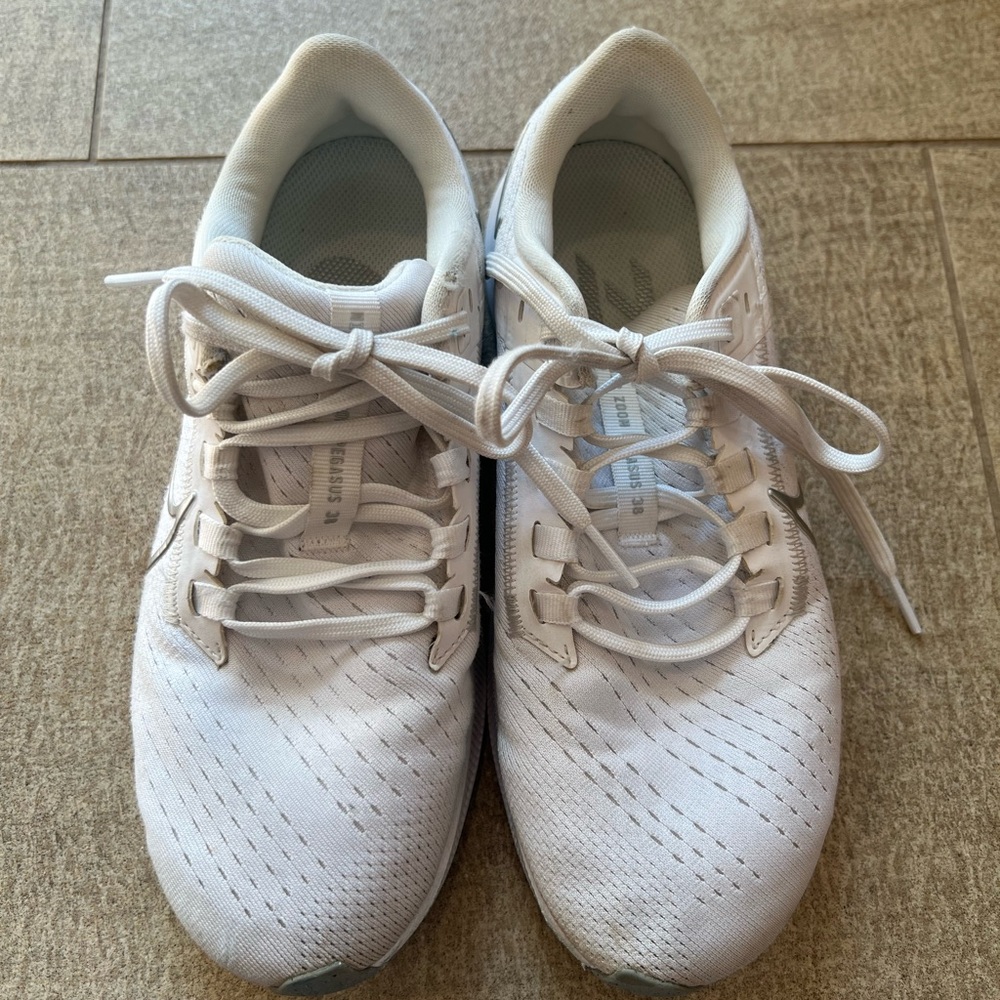 Nike Pegasus Women Size 6.5 White